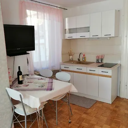 Pyros Apartment