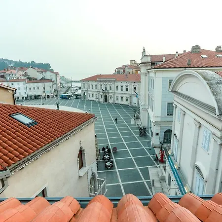 Pyros Apartment