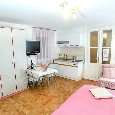 Pyros Apartment Piran