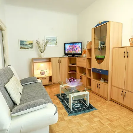 Apartment Pyros